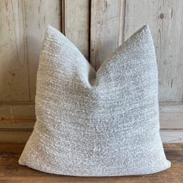 UN Nasha Pillow in Natural White-Co.10
