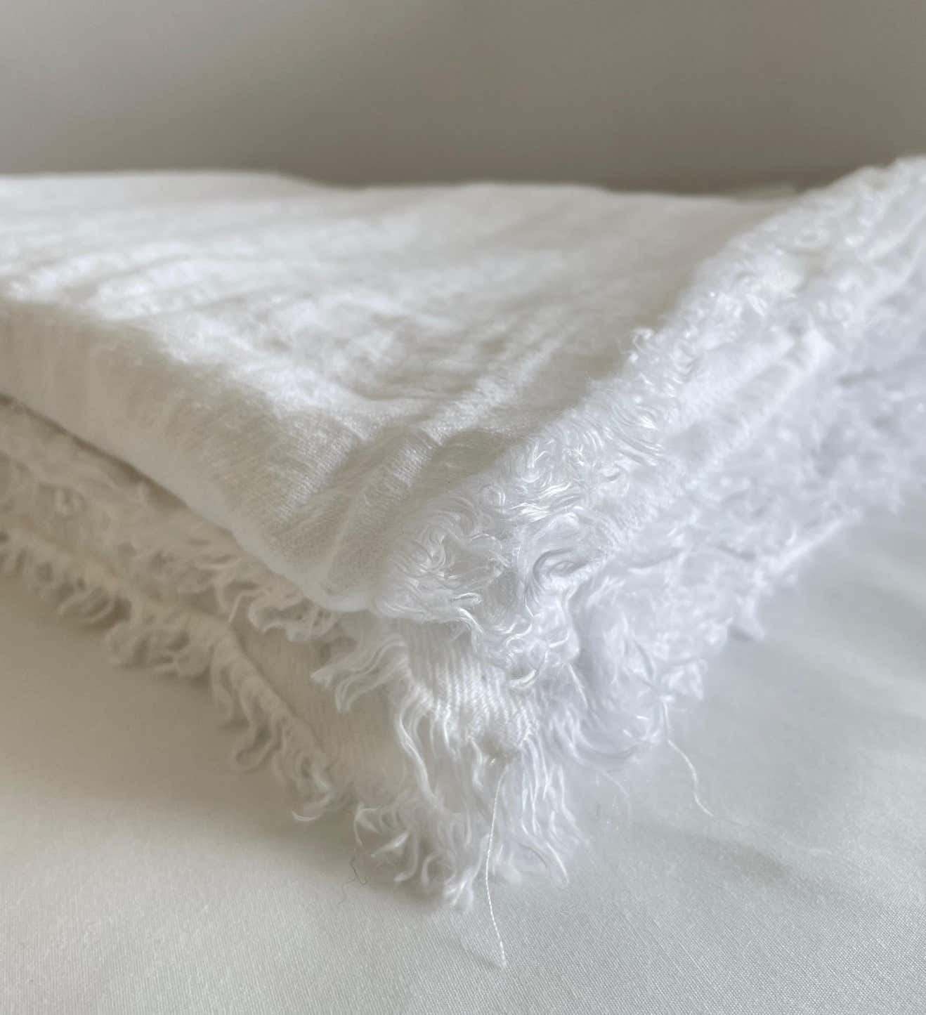 White Linen Throw with Decorative Frayed Edges – bloomhomeinc