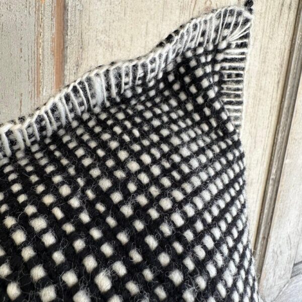 TR Billy Organic Wool Pillow - Black / White