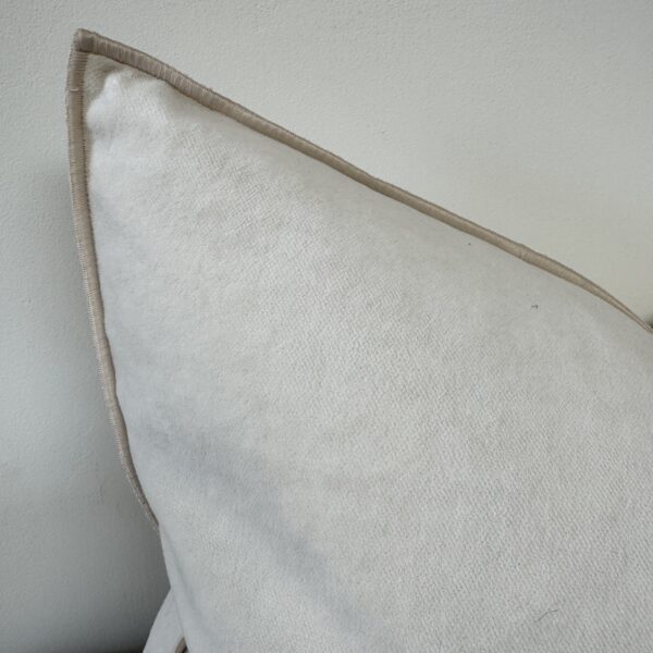 Vintage Velvet Lumbar Pillow – Creme