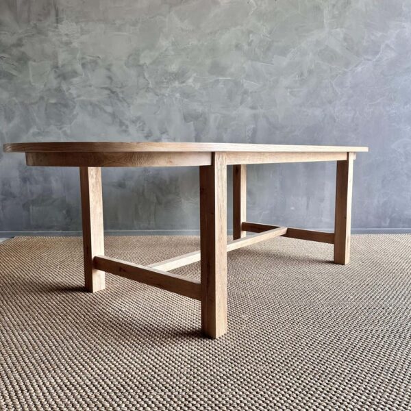 Amber Dining Table in Oak - Natural