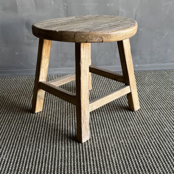 Elm Sara Table 20" Round