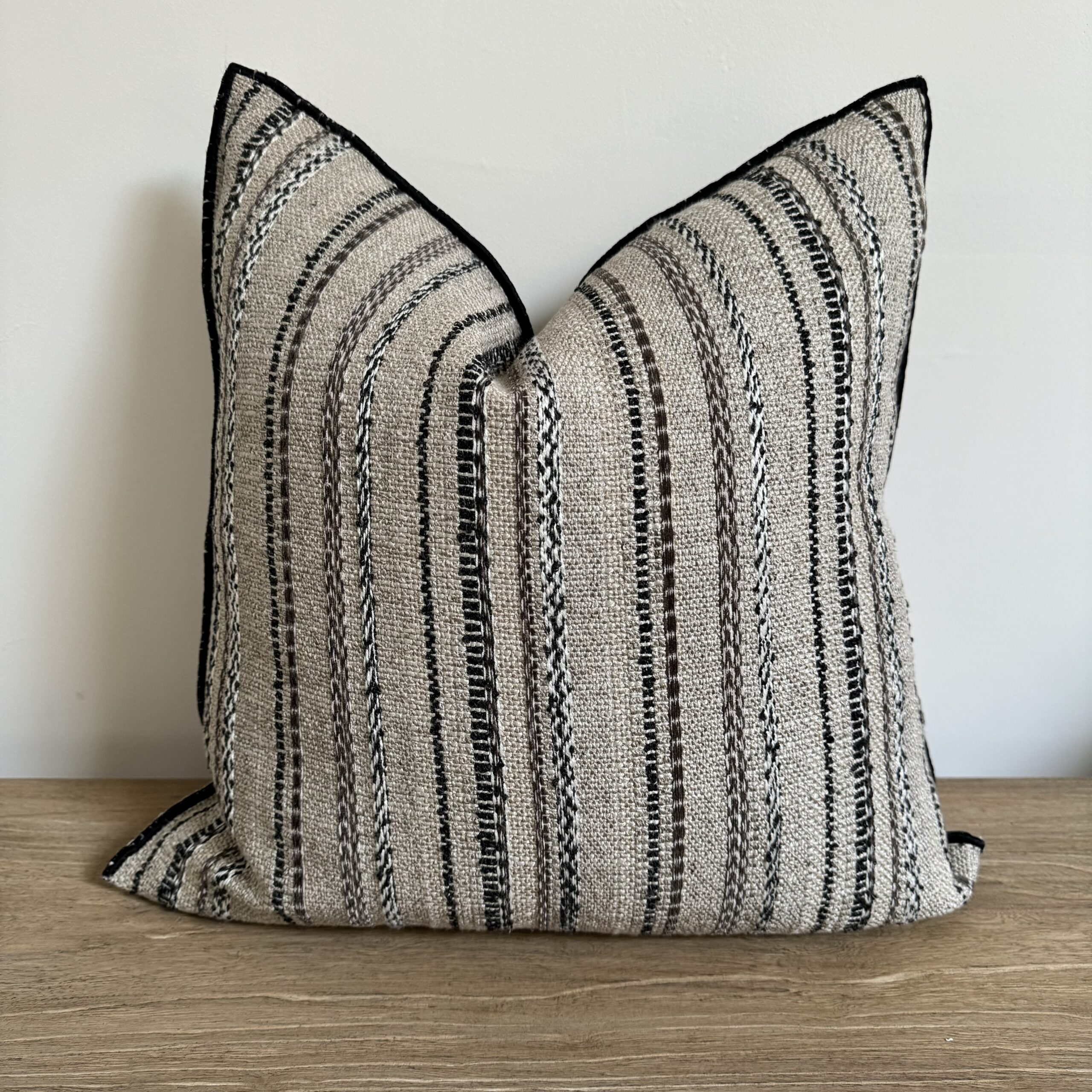 MAISON DE VACANCES Linen Pillow - Thumbnail 2