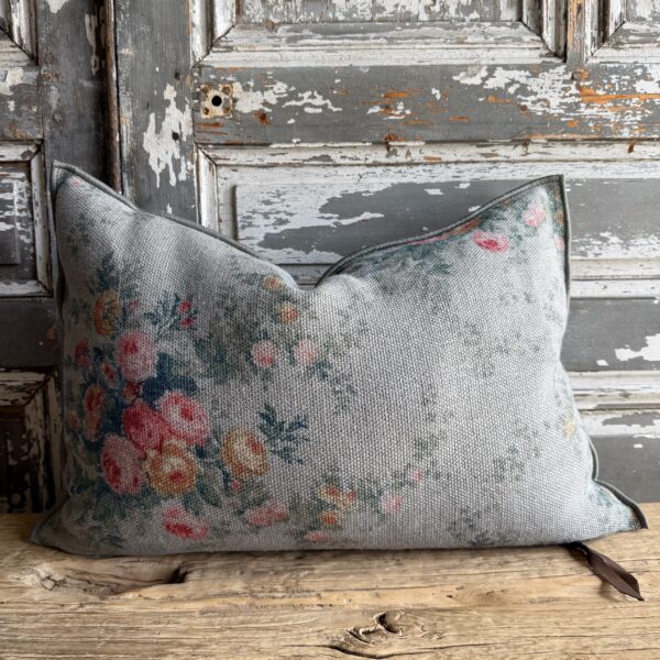 French Linen Lumbar - Pompadour Nuage