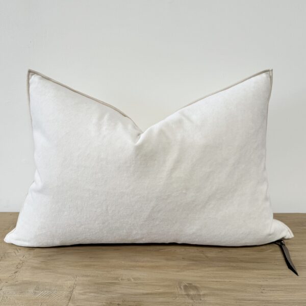 Vintage Velvet Lumbar Pillow – Creme