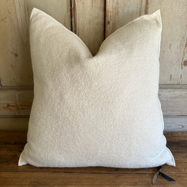 Bouclette French Wool Accent Pillow- Blanc